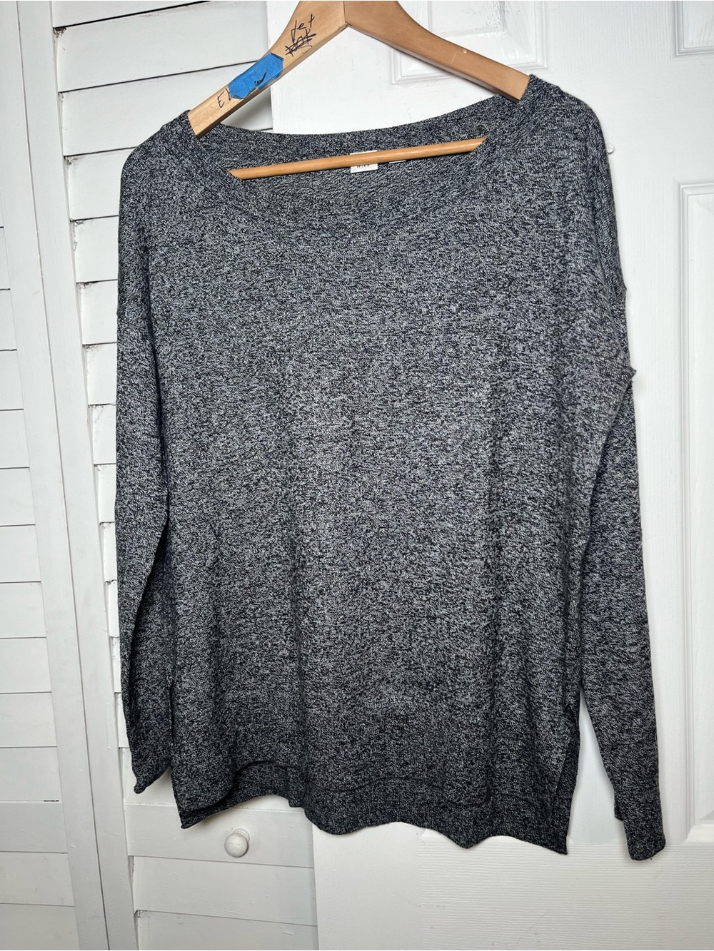 GAP Gray Marled Knit Crewneck Sweater with Side Slits – Size M
